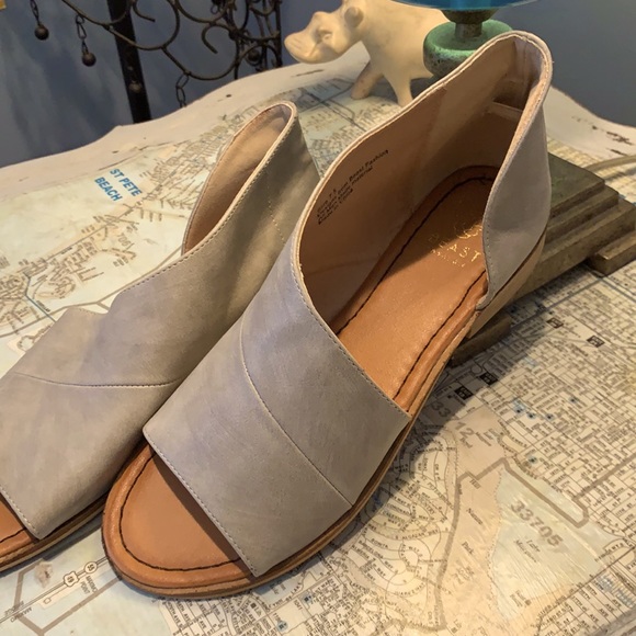 Beast Fashion Shoes - NWOT, Beast Fashion Slip-On Flats, 7.5